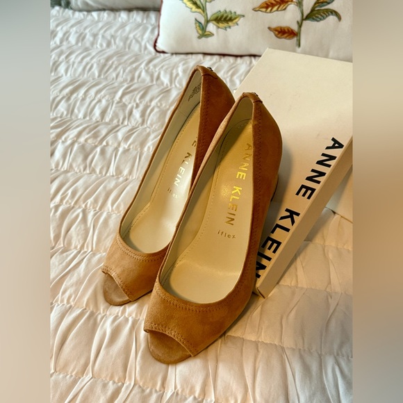 Anne Klein Women's Suede Tan Peep Toe Heels - Picture 1 of 8
